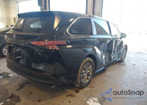 2021 Toyota Sienna Le z USA, uszkodzony, nr VIN 5TDKRKEC7MS003171